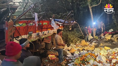 Karnataka Accident: फळं- भाज्या घेऊन जाणारा ट्रक दरीत कोसळला, १० जणांचा जागीच मृत्यू; पाहा अपघाताचा VIDEO