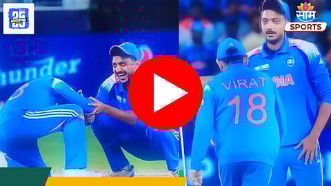 Axar Patel- Virat Kohli: लाईव्ह सामन्यात विराट अक्षरच्या पाया पडला; नेमकं काय घडलं? पाहा VIDEO
