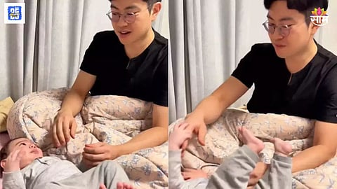 Korean Father Sings Hindi Song