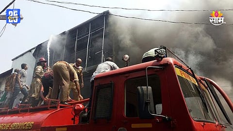 Mumbai Fire: वांद्र्यामध्ये अग्नितांडव! शोरूमला भीषण आग, अग्निशमन दलाच्या १५ गाड्या घटनास्थळी