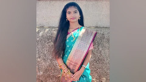 17 year old girl dies of snake bite
