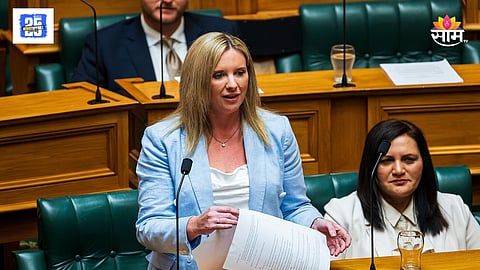 Female MP Show Nude Photo