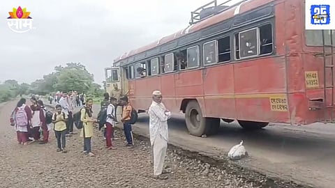 28 SCHOOL STUDENTS ESCAPE ACCIDENT AS ST BUS BREAKS DOWN IN AKOLA