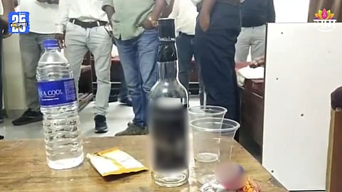 Chandrapur: शासकीय इमारतीत रंगली दारू पार्टी, जिल्हा परिषद अभियंत्यांचा प्रताप; पाहा VIDEO