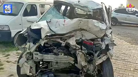 Accident: वडिलांच्या अस्थी विसर्जनाला जाताना काळाचा घाला, भरधाव कारची ट्रकला धडक, एकाच कुटुंबातील ६ जणांचा मृत्यू