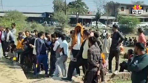 Shocking: निवृत्त जवानानं बायको अन् मुलाला गोळ्या झाडून संपवलं, नंतर धावत्या ट्रेनसमोर मारली उडी