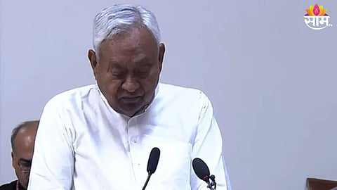 नितीश कुमार यांनी घेतली राज्यसभा खासदारकीची शपथ