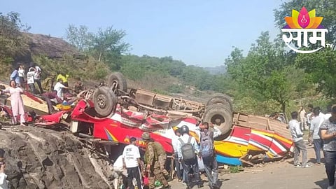 भीषण अपघाताचा थरार; भरधाव बस उलटली, १५ जणांचा मृत्यू