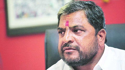 Pune : "हर्बल तंबाखूचा पहिला प्रयोग सदाभाऊ खोत यांनी आपल्या शेतात करावा"