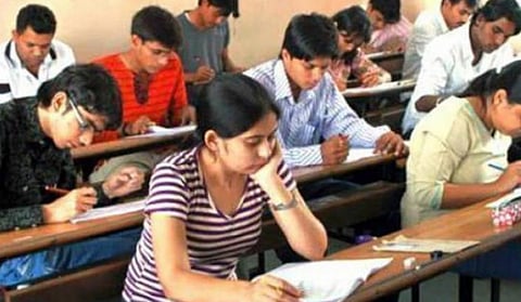 अंतिम वर्षाच्या परीक्षा घेण्यास UGC ची परवानगी, राज्य सरकारचा विरोध! पुढे काय होणार?