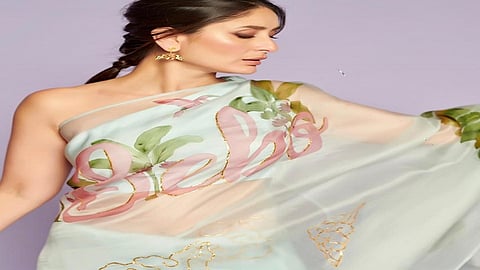 साडीवर चक्क करिनाचे नाव...