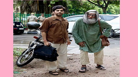 आयुष्सामानने घातला साधा कुर्ता, पायजामा, बिग बींच्या बाजूला उभा राहिला आयुष्मान