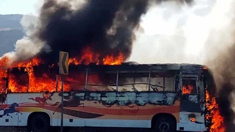 नाशिक-पुणे महामार्गावर शिवशाही पेटली