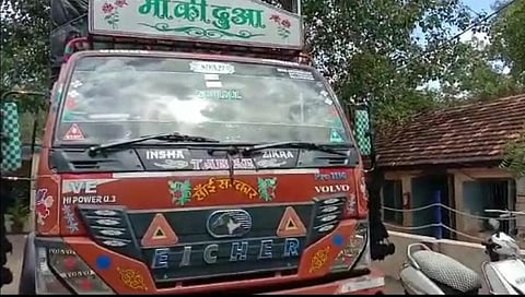 Two arrested with gutkha worth lakhs of rupees in Dhule