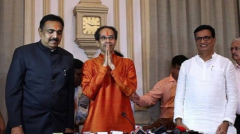 एकदाचं आलं मंत्रिमंडळ....