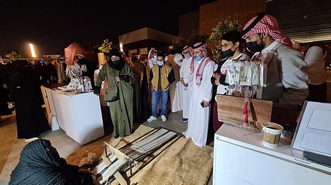 التأهيل المهني والحرفي يشارك بـ250 قطعة فنية في معرض "معكم بدينا"