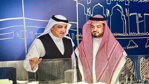 محافظ عقارات الدولة يعلن إصدار 7 صكوك للأحياء العشوائية بمنطقة مكة