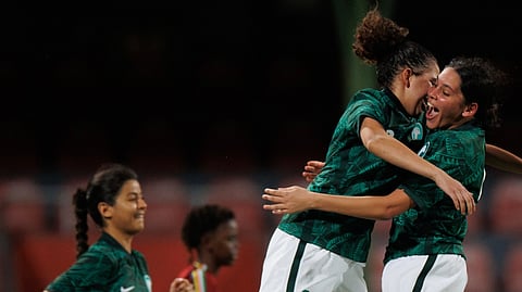 لاعبات المنتخب السعودي: فخورات بتخطي أول مباراة دولية بنجاح
