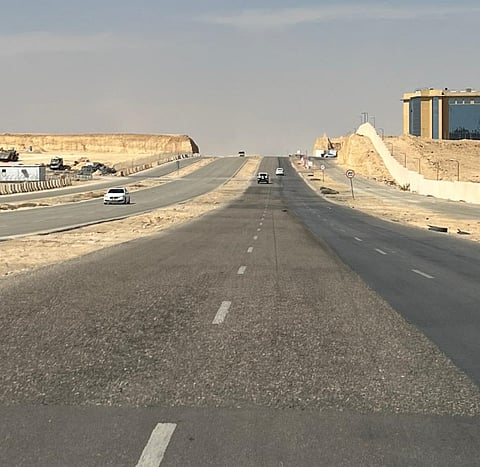 شاهد.. طريق "فيصل بن بندر" بـ"نرجس الرياض" يفتقد 7 خدمات مهمة