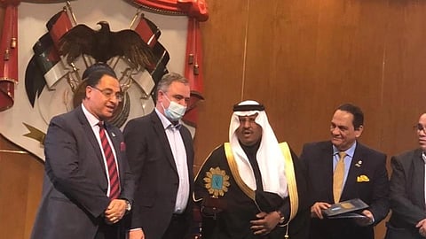 مبارك السويلم يتسلَّم الجائزة بالنيابة عن فهد بن حثلين