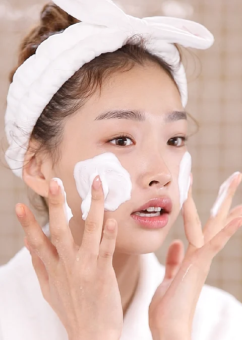 الصابون أم الغسول؟.. أيهما أفضل لغسل الوجه يوميًّا؟