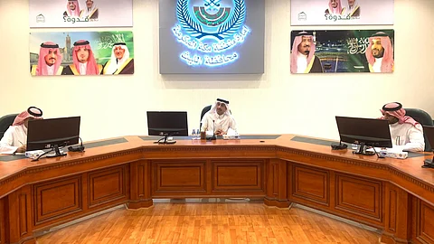 "الزهراني" يلتقي رؤساء المراكز والأقسام الداخلية بمحافظة الليث