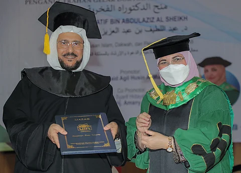 إندونيسيا تمنح أول شهادة فخرية لـ"آل الشيخ"