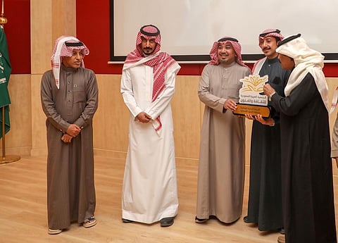 وطنيات وقصائد وأغنيات.. شاعر الوطن "صالح الشادي" يبدع بأمسية شعرية بعرعر