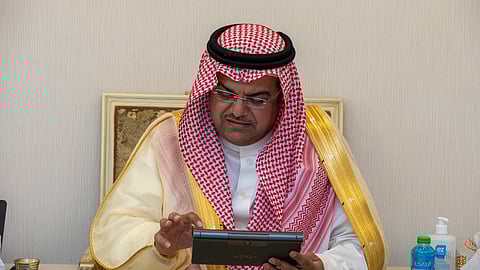 محافظ حفر الباطن الأمير منصور بن محمد أثناء تدشينه دبلوم الصحافة المكثف