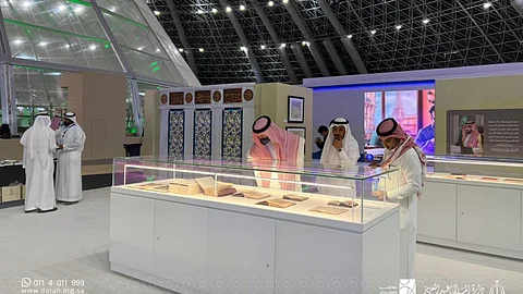 تشارك دارة الملك عبدالعزيز في معرض الحج والعمرة بعرض الكتب النادرة