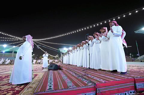 شاهد.. عمالقة شعر المحاورة بالمملكة ينثرون إبداعاتهم في "قاف الرياض"