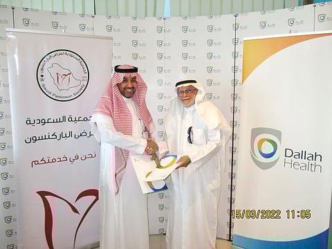 "دلّة" توقع اتفاقية تعاون مع الجمعية السعودية لمرضى الباركنسون