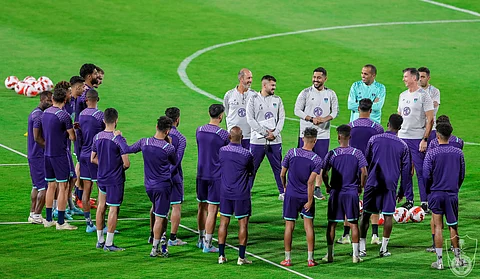 الفريق الكروي الأول بالنادي الأهلي أثناء التدريبات الجماعية