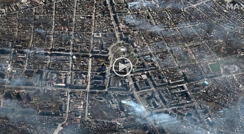 رماد ودخان وأنقاض.. شاهد كيف تحولت "ماريوبول" الجميلة إلى "مدينة أشباح"