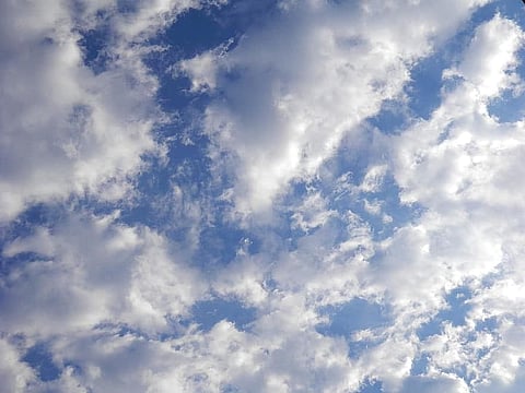 "الأرصاد": غيوم على معظم المناطق وهطول أمطار رعدية على جازان وعسير والباحة ومكة