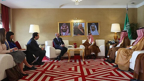وزير الخارجية الأمير فيصل بن فرحان يلتقي المبعوث الأمريكي الخاص لشؤون إيران