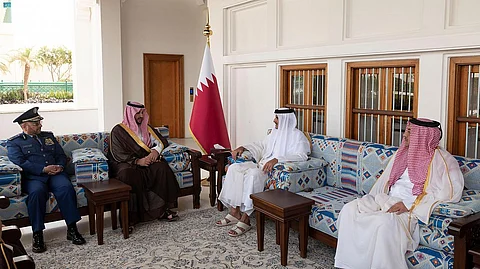 أمير قطر يبحث مع نائب وزير الدفاع التنسيق والتعاون الثنائي في المجال الدفاعي بين البلدين