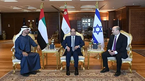 "السيسي" يلتقي ولي عهد أبوظبي ورئيس وزراء "إسرائيل" في شرم الشيخ