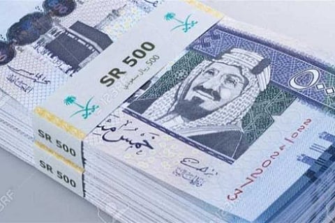ارتفاع مفاجئ.. الريال يلامس 5 جنيهات مصرية وخبراء: يزيد السياحة السعودية لمصر