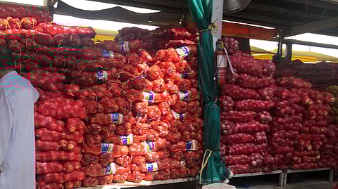 تكتلات وافدة تقود سوق الخضار بصفا جدة في ظل غياب الرقابة