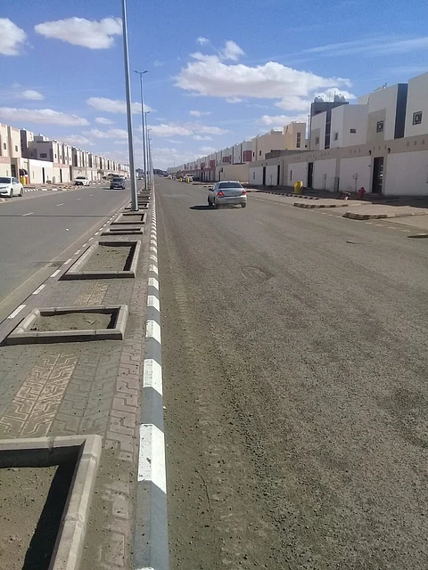 "إسكان حائل" يفتقد الخدمات الأساسية.. وخطر البحث عنها يهدد الأهالي