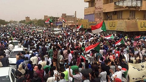 مظاهرات شارك فيها آلاف السودانيين احتجاجًا على انقلاب تشرين/ أكتوبر وعلى غلاء المعيشة