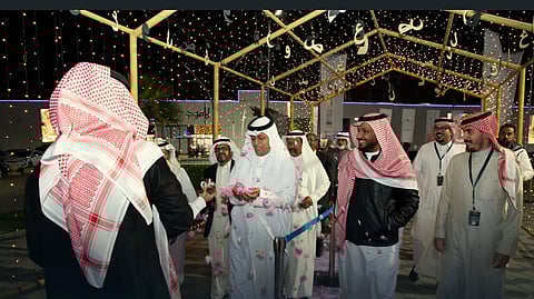 بالصور .. شعراء "أدبي الطائف" يوقِّعون دواوينهم لزوار جادة الشعر