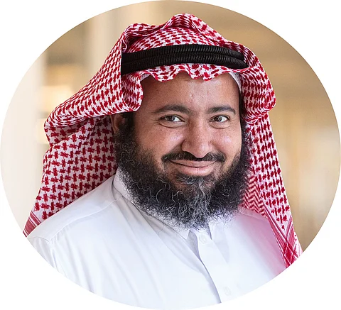 عضو هيئة التدريس في قسم الكيمياء بكلية العلوم الدكتور محمد عطيف