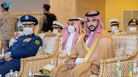 الأمير خالد بن سلمان يرعى حفل تخريج طلبة الكلية البحرية