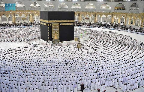 شاهد.. أجواء روحانية يعيشها قاصدو بيت الله الحرام بعد رفع الإجراءات الاحترازية