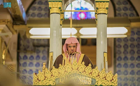 إمام وخطيب المسجد النبوي الشريف عبدالمحسن القاسم