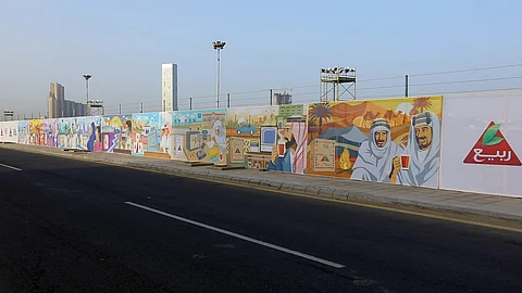 "شاي ربيع" يضع لمسات جمالية في مواقف حلبة كورنيش جدة