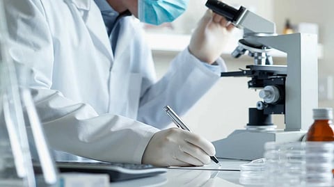 بعد أسبوعَيْن.. 5 تخصصات تنتظر رفع الأجور منها "الأشعة والمختبرات"