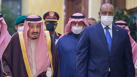 خادم الحرمين الشريفين يستقبل رئيس مجلس السيادة الانتقالي بالسودان 